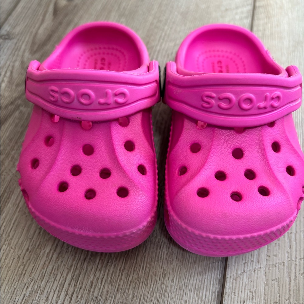 CROCS Kids Sandals - Bright pink baby crocs size 2/3 - barely worn
